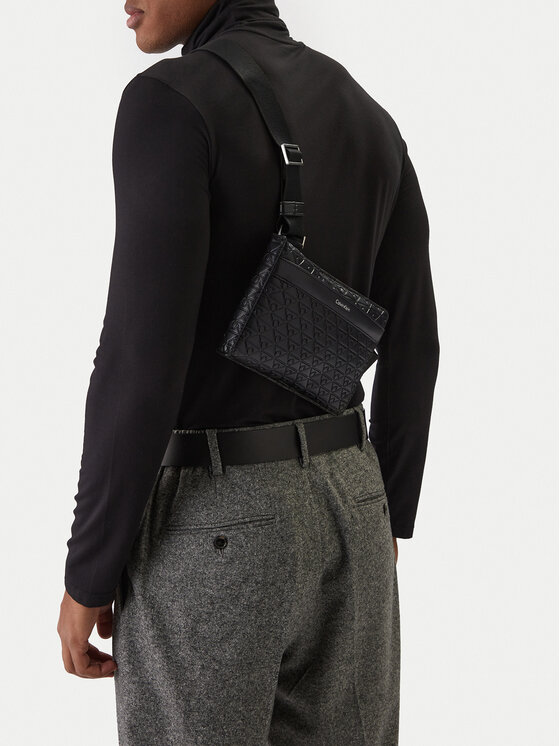 Calvin Klein Maža rankinė · Juoda