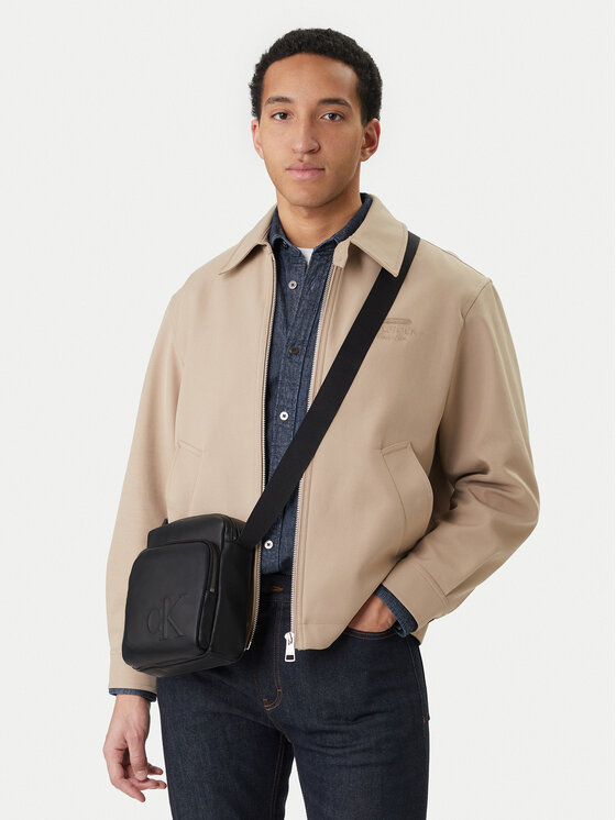 Calvin Klein Maža rankinė · Juoda