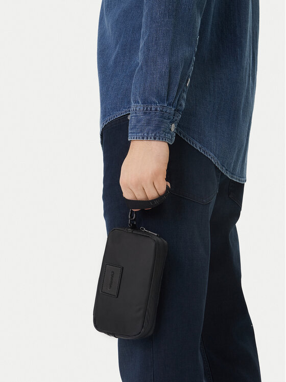 Calvin Klein Maža rankinė · Juoda