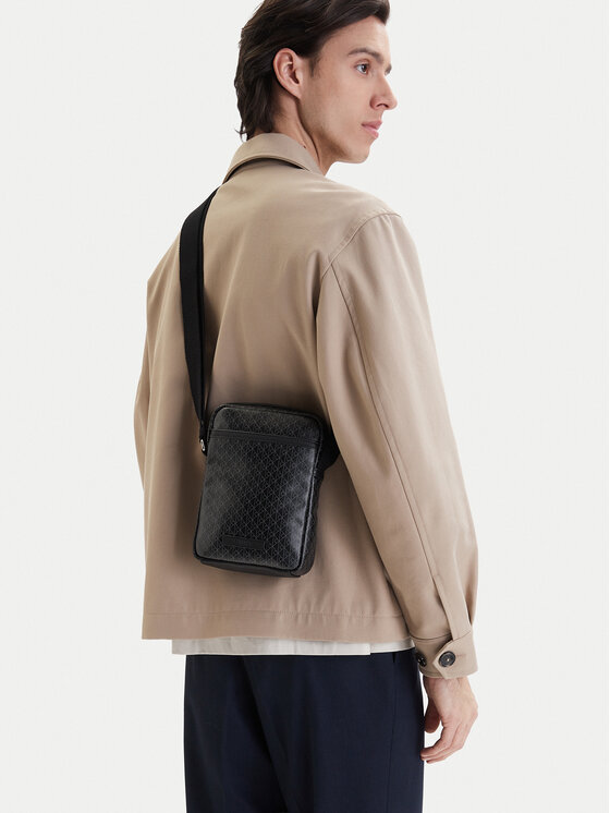 Calvin Klein Maža rankinė · Juoda