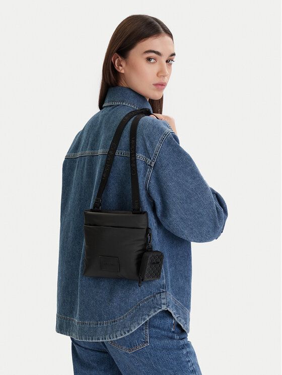 Calvin Klein Maža rankinė · Juoda