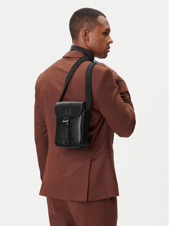 Calvin Klein Maža rankinė · Juoda