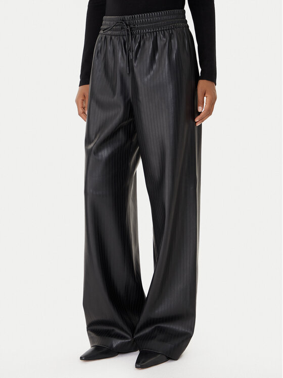 BOSS Dirbtinės odos kelnės · Juoda · Relaxed Fit