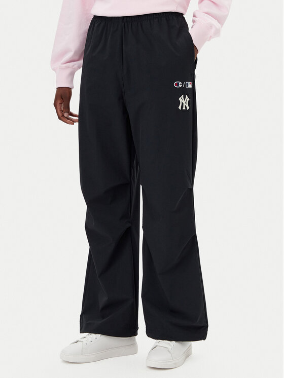 Champion Sportinės kelnės · Juoda · Relaxed Fit