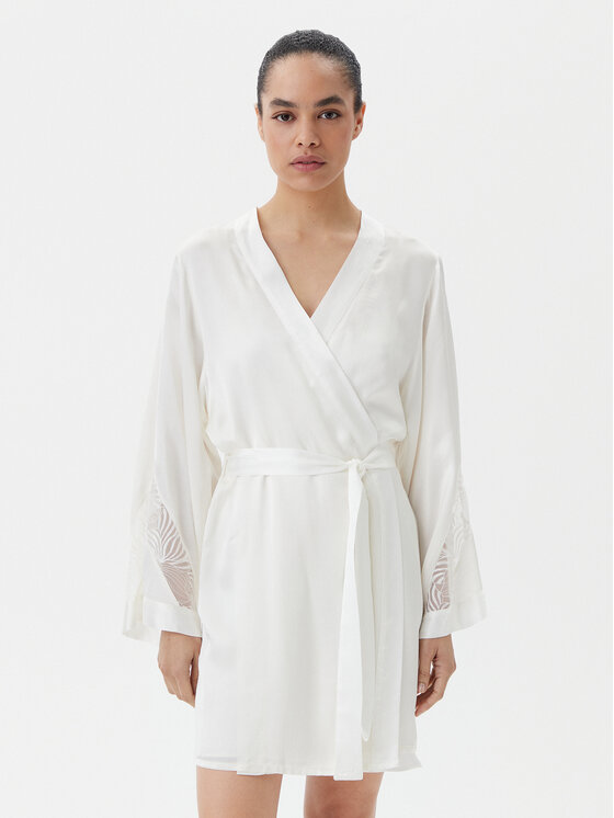 Chantelle Chalatas · Écru