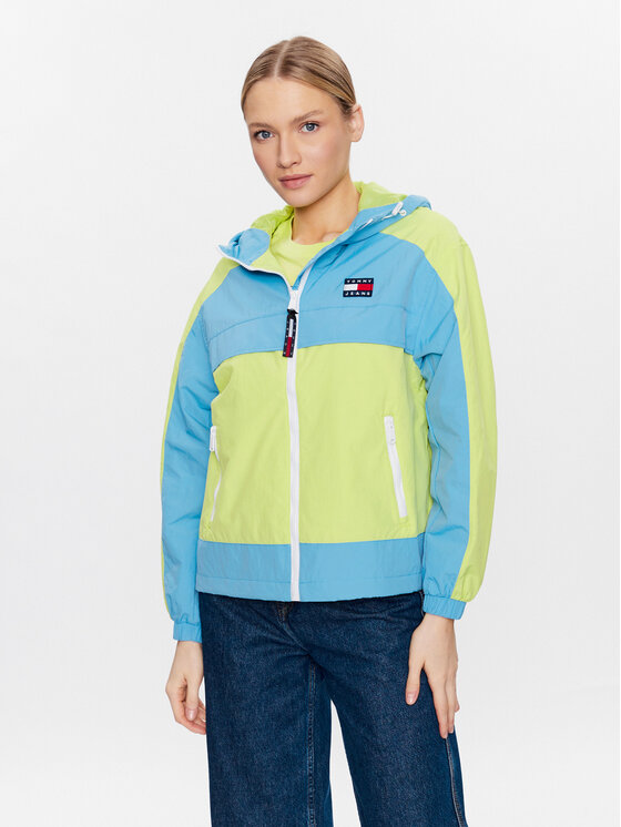 Tommy Jeans Neperpučiama striukė · Žalia