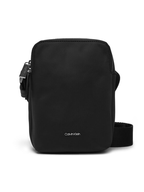 Calvin Klein Maža rankinė · Juoda