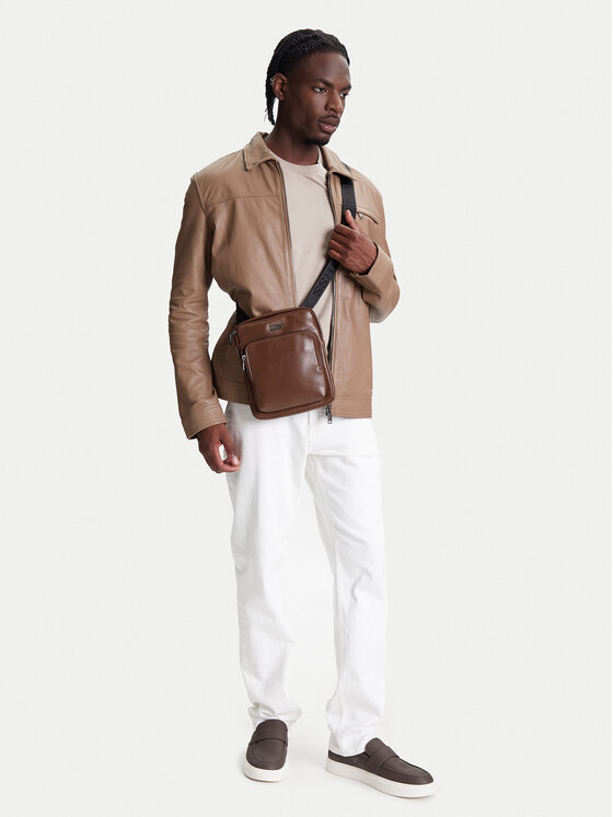 Guess Maža rankinė · Ruda