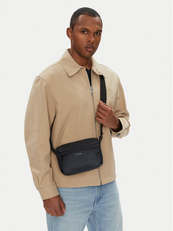 Kodas SUN15 Calvin Klein Maža rankinė · Juoda