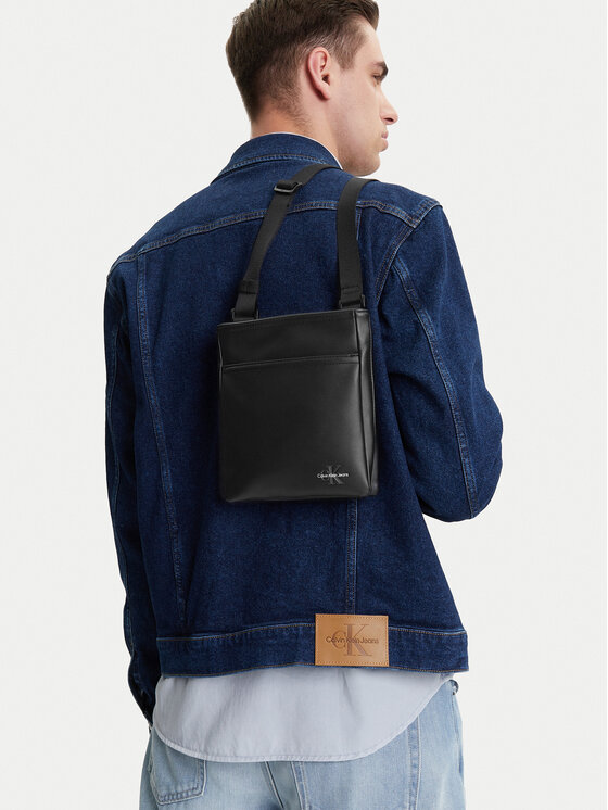 Calvin Klein Jeans Maža rankinė · Juoda