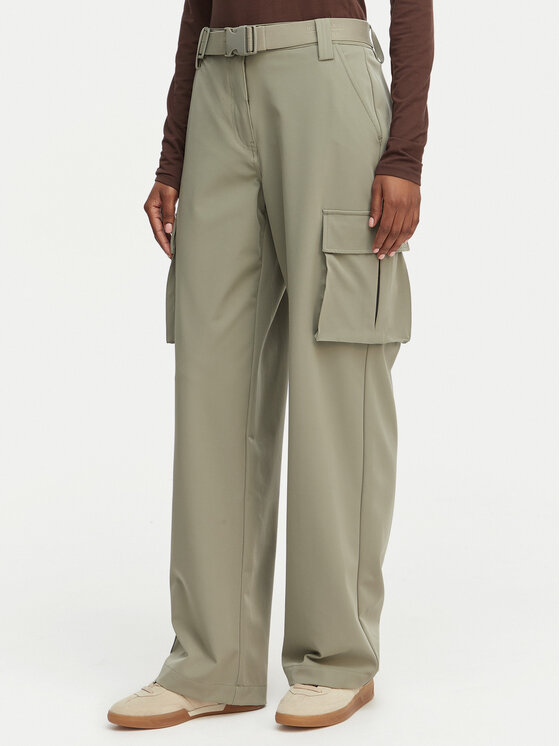 Guess Medžiaginės kelnės · Chaki · Regular Fit